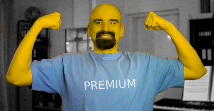 Fotomontage des Autors mit gelber Haut und einem T-Shirt mit der Aufschrift »PREMIUM«.