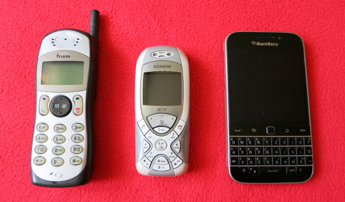 3 Handys: Trium, Siemens MC60, Blackberry Classic.