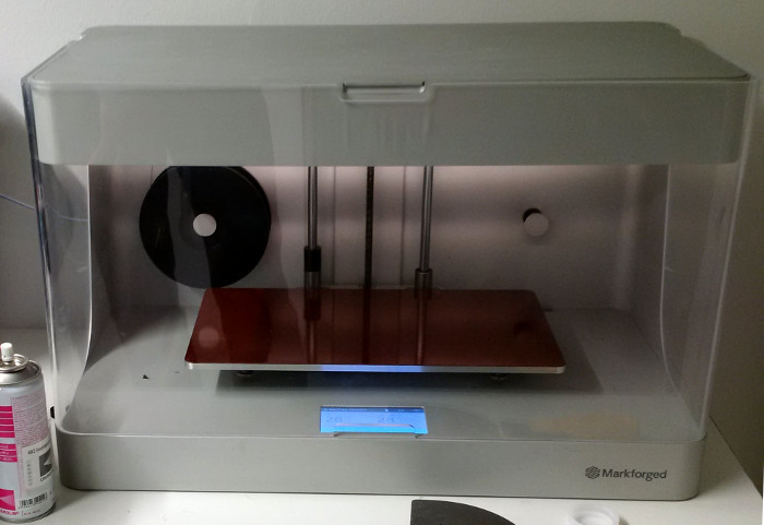 3D-Drucker mit minimalem Äußeren.